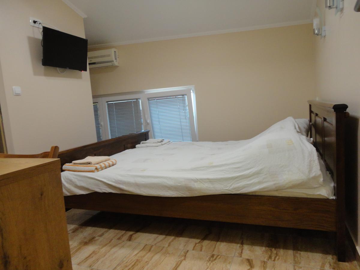 Prenociste "Magnus" Bed & Breakfast Slavonski Brod Exterior photo