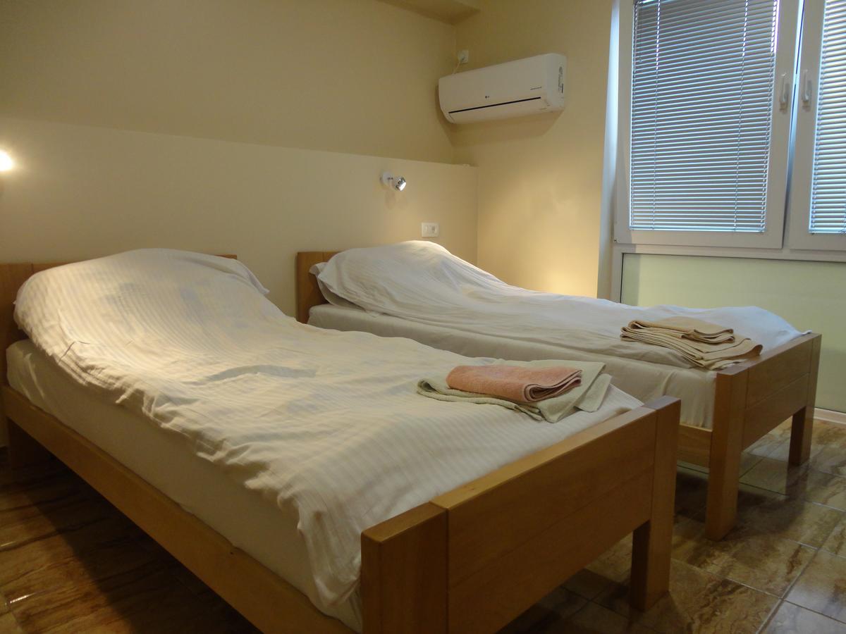 Prenociste "Magnus" Bed & Breakfast Slavonski Brod Exterior photo