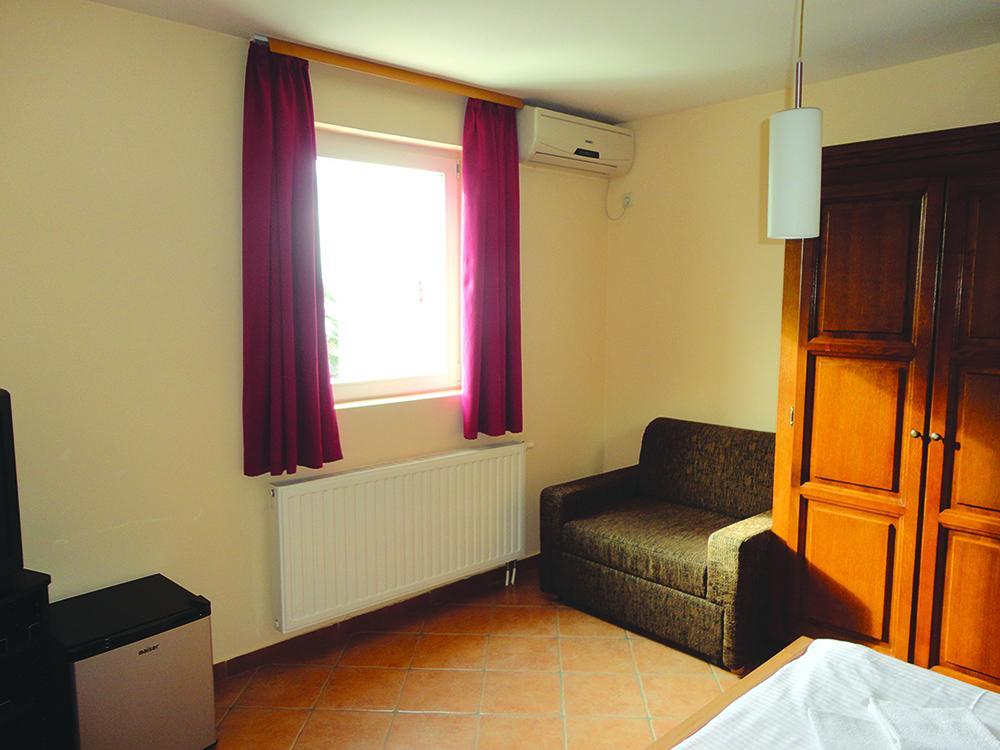 Prenociste "Magnus" Bed & Breakfast Slavonski Brod Exterior photo
