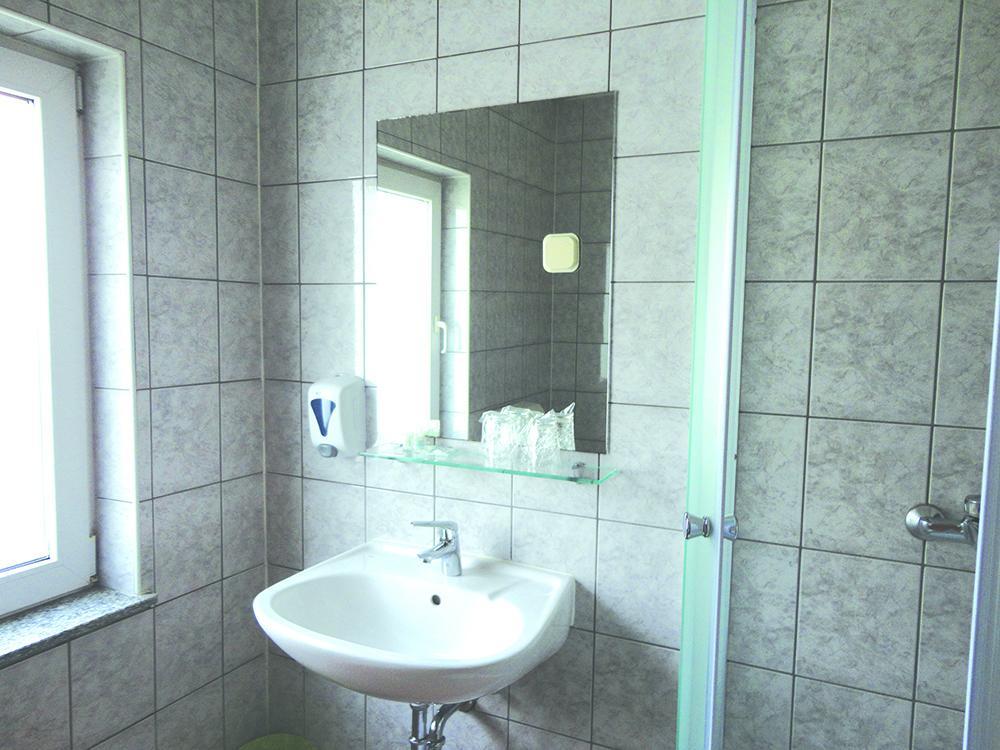 Prenociste "Magnus" Bed & Breakfast Slavonski Brod Exterior photo