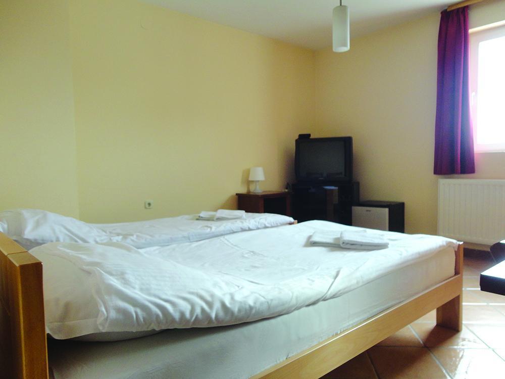 Prenociste "Magnus" Bed & Breakfast Slavonski Brod Exterior photo