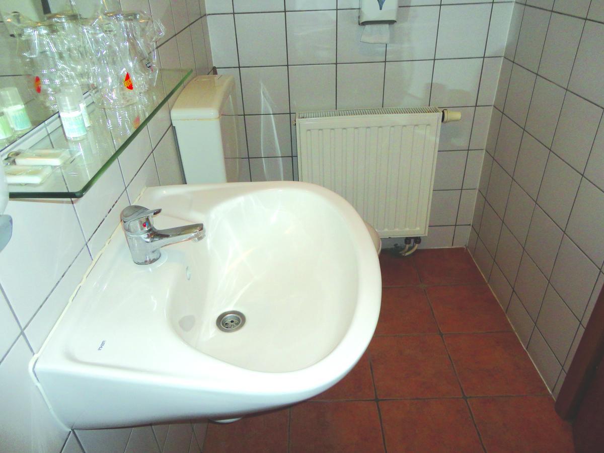 Prenociste "Magnus" Bed & Breakfast Slavonski Brod Exterior photo