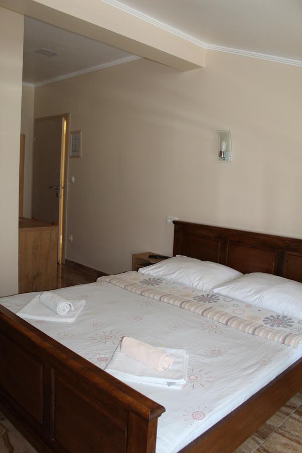 Prenociste "Magnus" Bed & Breakfast Slavonski Brod Exterior photo