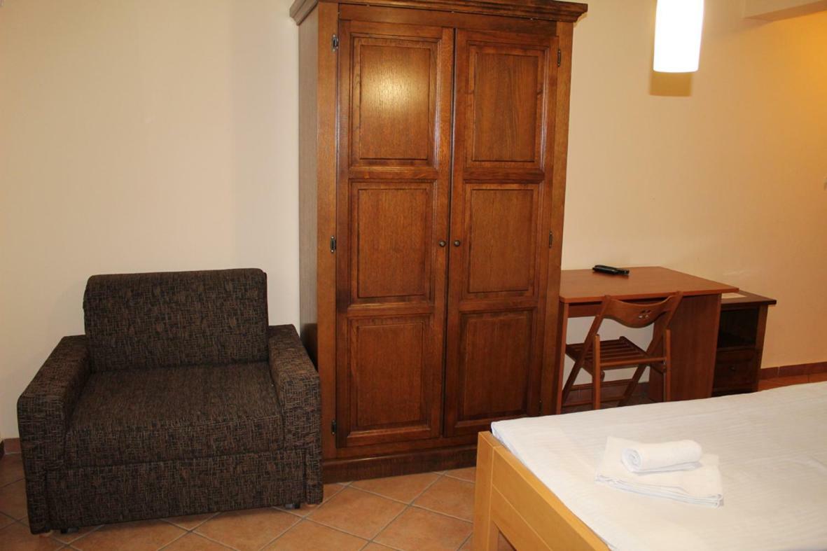 Prenociste "Magnus" Bed & Breakfast Slavonski Brod Exterior photo
