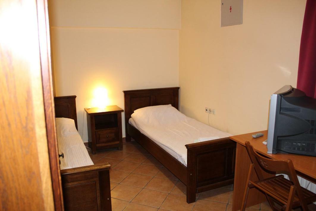 Prenociste "Magnus" Bed & Breakfast Slavonski Brod Exterior photo