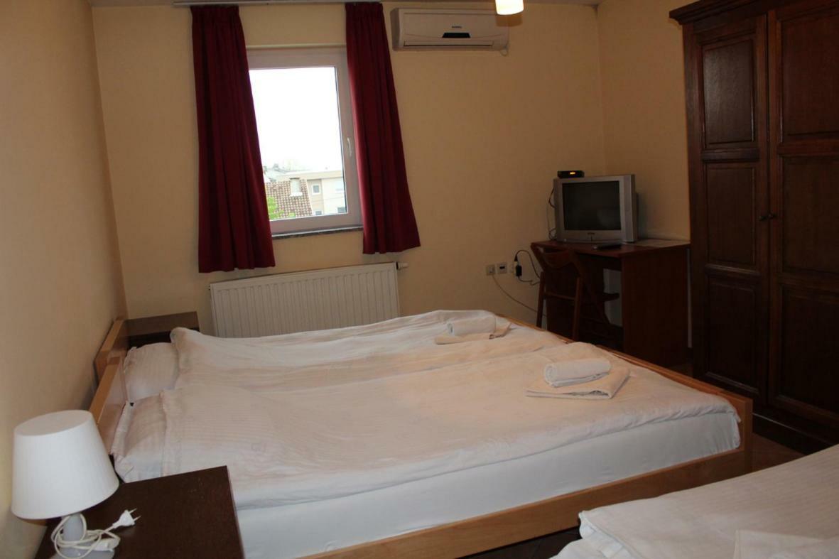 Prenociste "Magnus" Bed & Breakfast Slavonski Brod Exterior photo
