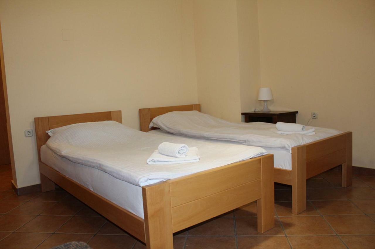 Prenociste "Magnus" Bed & Breakfast Slavonski Brod Exterior photo