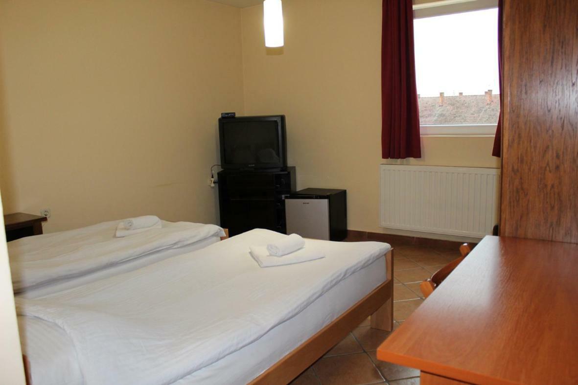 Prenociste "Magnus" Bed & Breakfast Slavonski Brod Exterior photo