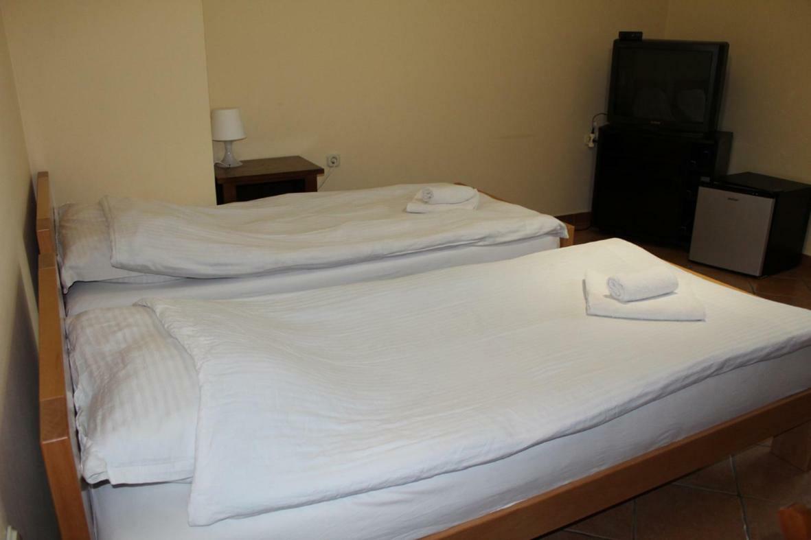 Prenociste "Magnus" Bed & Breakfast Slavonski Brod Exterior photo
