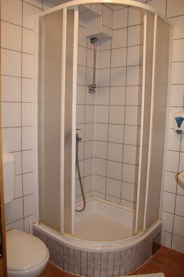 Prenociste "Magnus" Bed & Breakfast Slavonski Brod Exterior photo