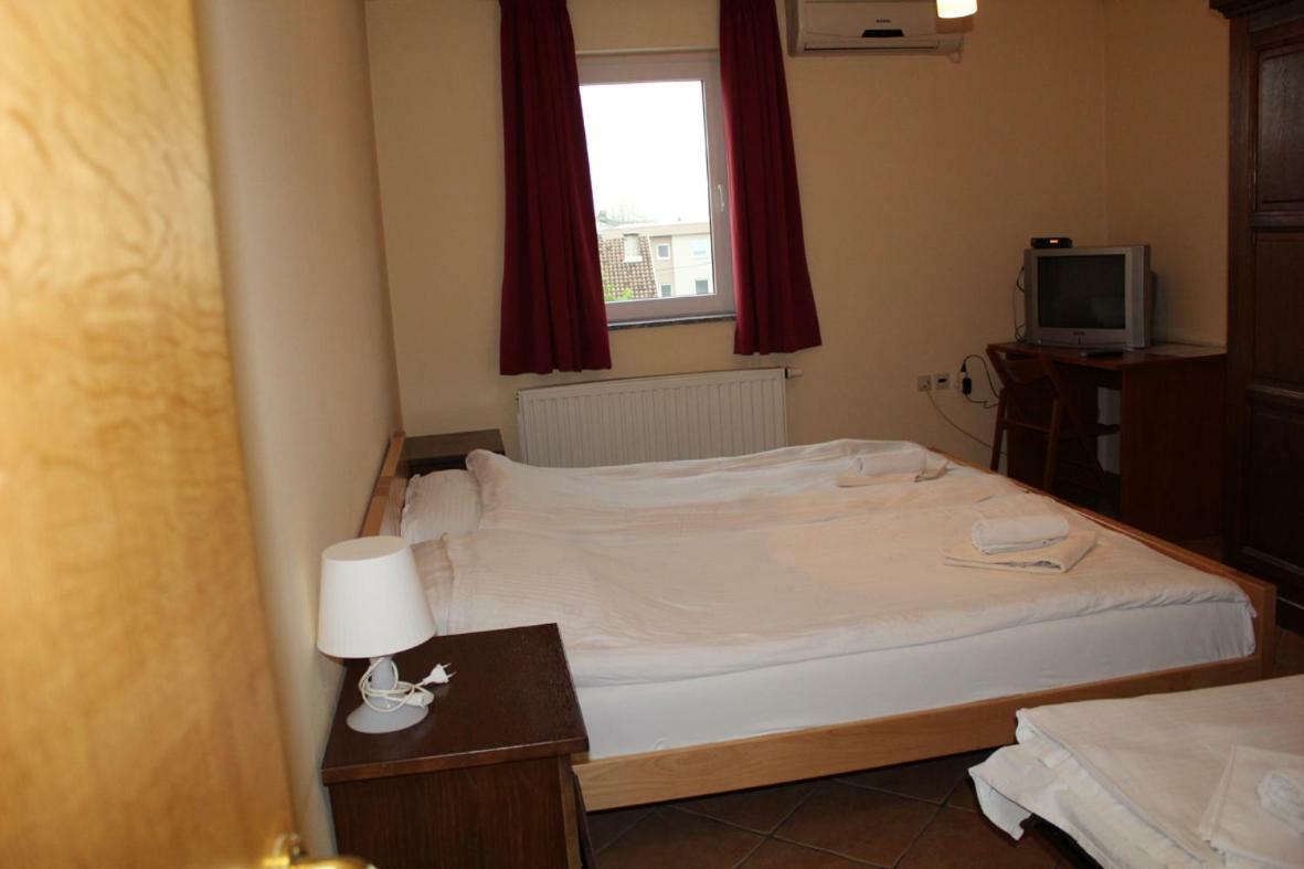 Prenociste "Magnus" Bed & Breakfast Slavonski Brod Exterior photo
