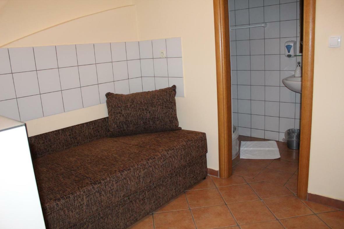 Prenociste "Magnus" Bed & Breakfast Slavonski Brod Exterior photo
