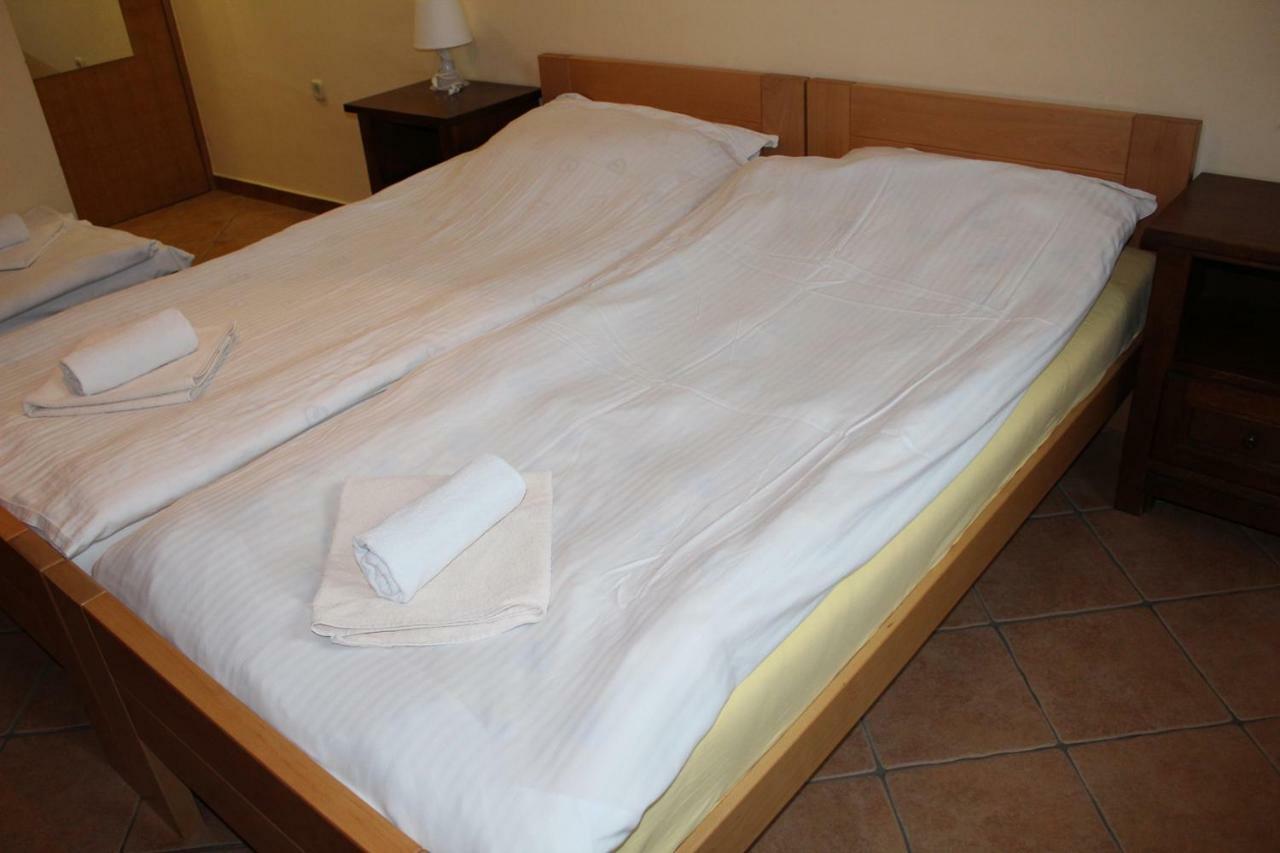 Prenociste "Magnus" Bed & Breakfast Slavonski Brod Exterior photo